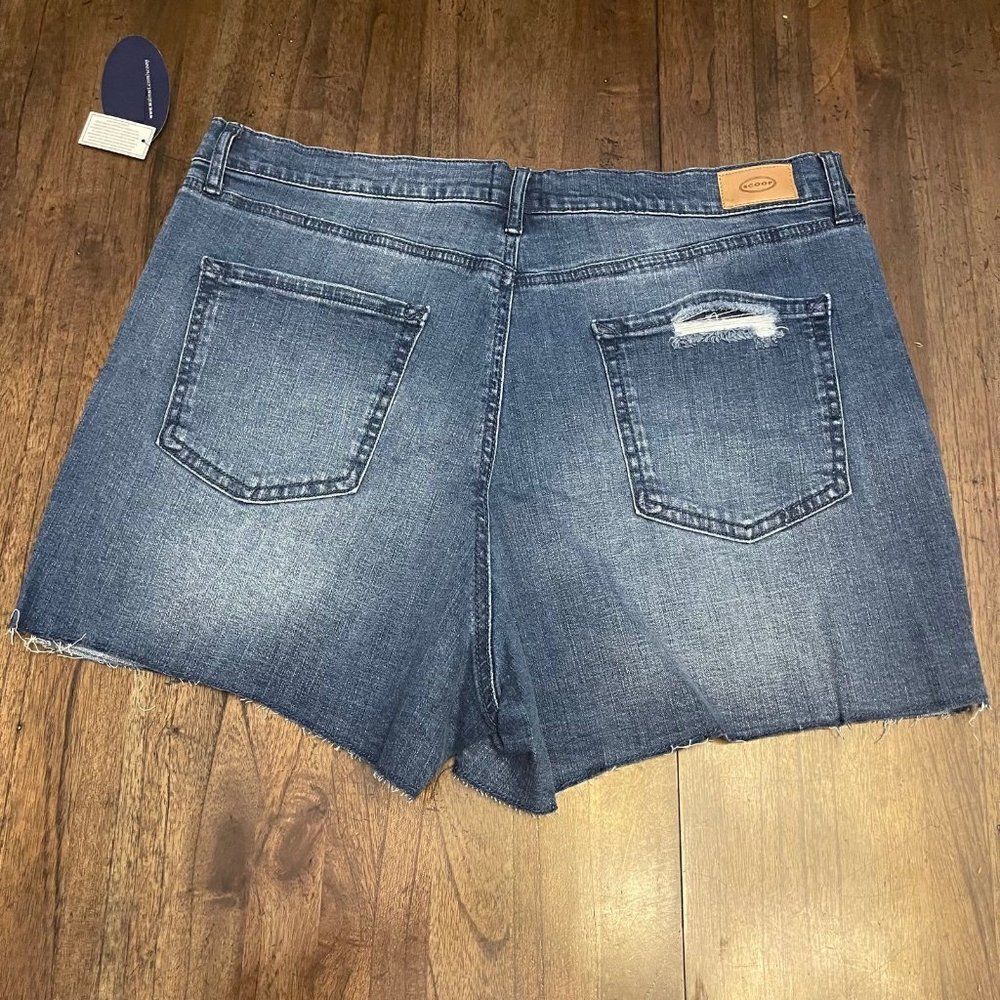 Retro Jean Shorts - Picture 4 of 7